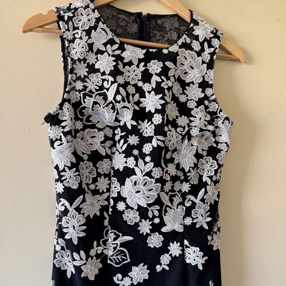 WHITE HOUSE BLACK MARKET Dress Women's Black Lace Sleeveless Size 2 - Picture 3 of 11